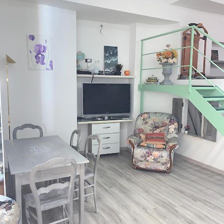 דירות מנטון Joli Studio Au Soleil מראה חיצוני תמונה