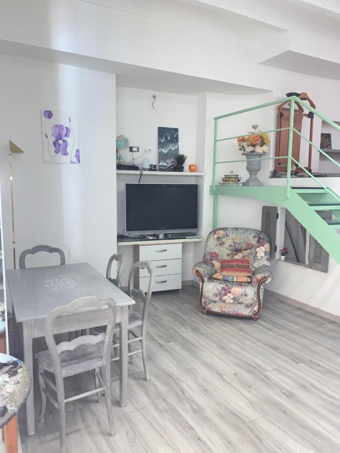 דירות מנטון Joli Studio Au Soleil מראה חיצוני תמונה